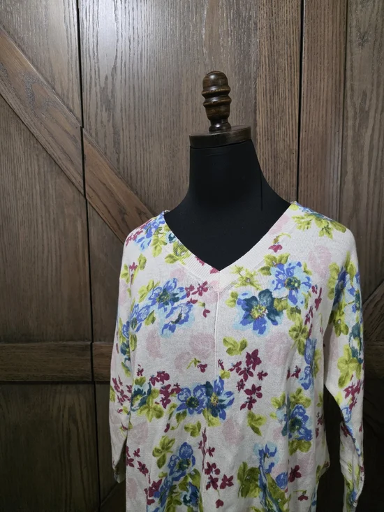 Sundance Women's V-Neck Sweater in White with Pastel Floral Hues - Picture 2 of 4